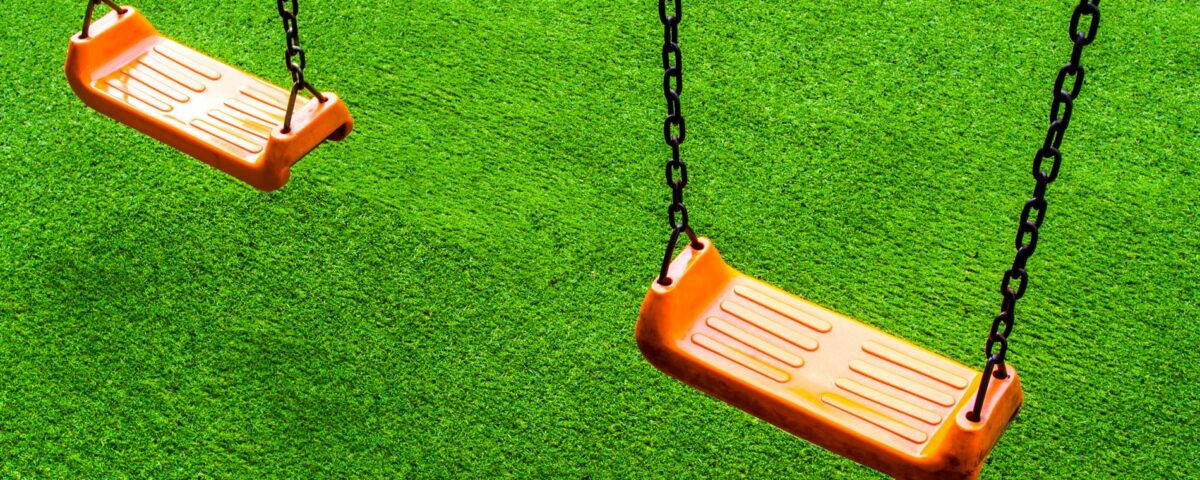 Zastosowanie sztucznej trawy na placu zabaw